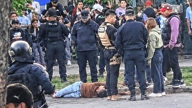 Violento episodio en el barrio Anacleto Medina con dos heridos.