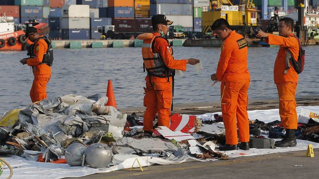 Un avión con 189 pasajeros se estrelló en el mar de Indonesia