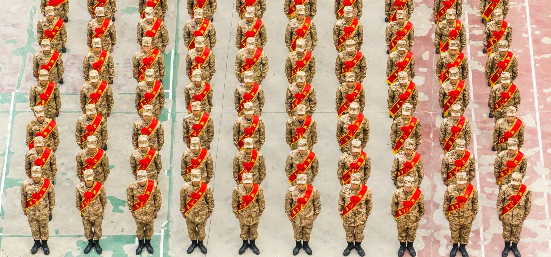 Una ceremonia de despedida militar para los nuevos reclutas en la provincia de Jiangsu, Lianyungang, China. Fotografía: Costfoto/NurPhoto/Rex/Shutterstock Una ceremonia de despedida militar para los nuevos reclutas en la provincia de Jiangsu, Lianyungang, China. Fotografía: Costfoto/NurPhoto/Rex/Shutterstock