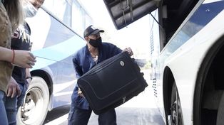 Un proyecto quiere quitarle la exclusividad a la cooperativa de los maleteros de la Terminal.