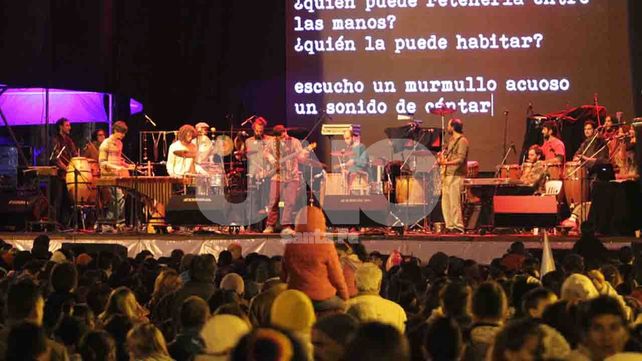 Bicentenario de la Independencia: 18 mil santafesinos celebraron junto al Puente Colgante