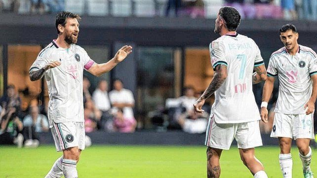 Con asistencia de Messi y gol de De Paul