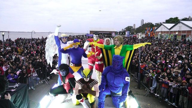 Una multitud se acercó a disfrutar el desfile en el último día de la Crack Bang Boom