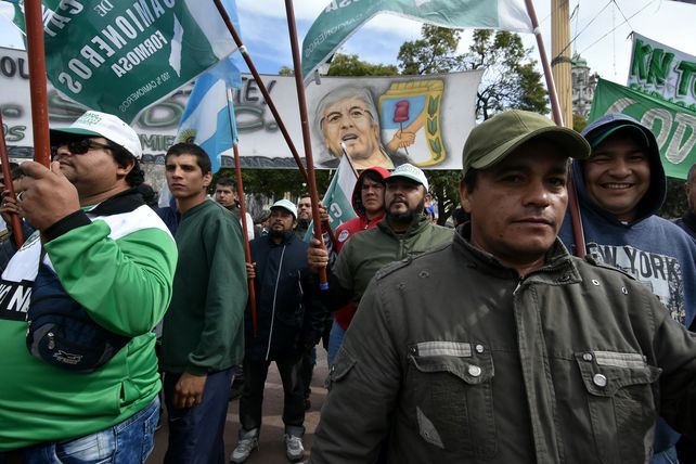 La Plaza de Mayo va tomando el color de la protesta del sindicalismo argentino