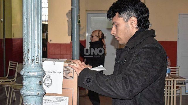 Los lugares de votación con algunas demoras al momento del armado de mesas