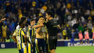 Todos con Rey Hilfer, que demoró mucho en sancionar el penal a favor de Central.