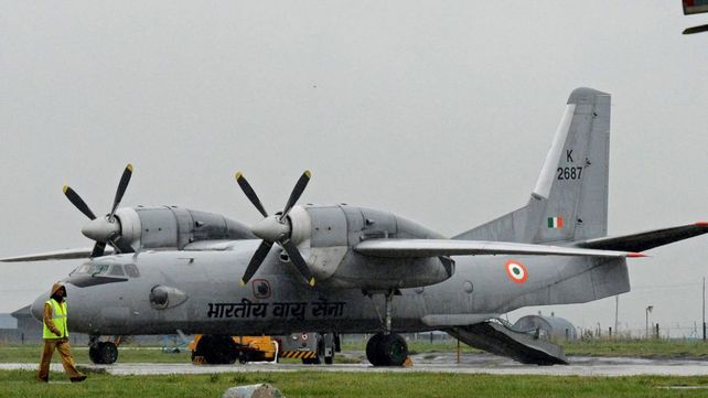 Desaparece un avión militar en India con 29 personas a bordo