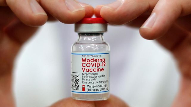 La Agencia Europea de Medicamentos (EMA) aprobó el uso de la vacuna contra el coronavirus de Moderna para los jóvenes de entre 12 y 17 años.&nbsp;