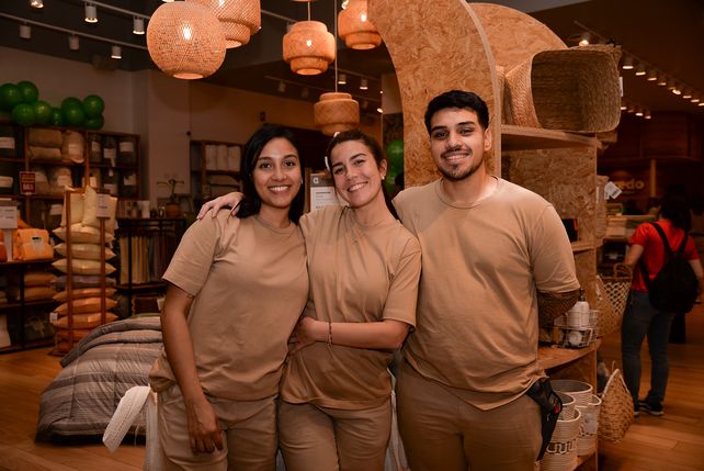 Antonela Gutierrez, Brenda Galvano y Leandro Mendez  