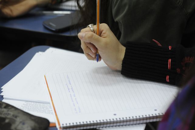 Contenidos priorizados y tutorías, la receta para los estudiantes secundarios que adeudan materias