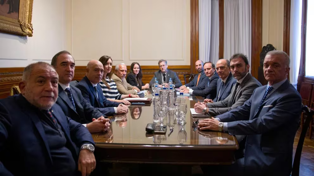 Villarruel y Francos recibieron a los senadores dialoguistas.