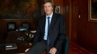 Santiago Bausili, presidente del BCRA, eligió no comprar dólares pero sí tomarlos prestado.