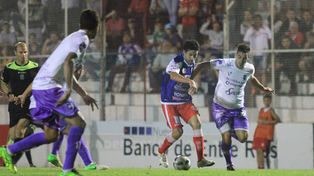 En la primera rueda Atlético Paraná superó a Villa Dálmine 1-0. Hoy buscará repetir en Campana. &nbsp;