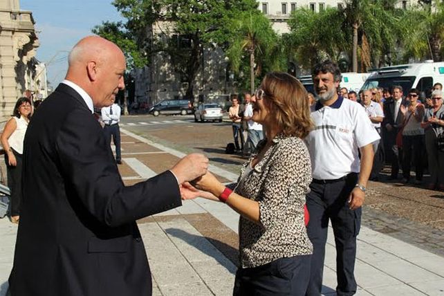 Se entregaron 10 nuevas ambulancias de alta complejidad y 5 motos para la Red Sanitaria de Emergencias