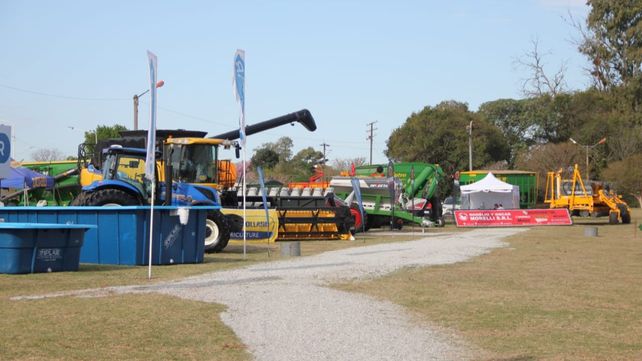 Pujato muestra el potencial agroindustrial de la región en su fiesta del transporte