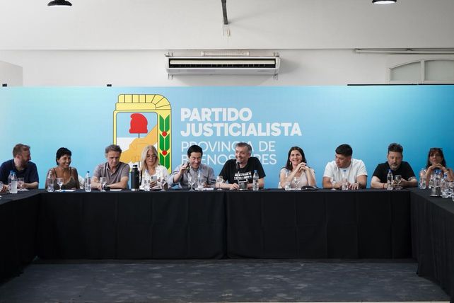 Máximo Kirchner y el resto de la dirigencia se reunieron en Malvinas Argentinas.