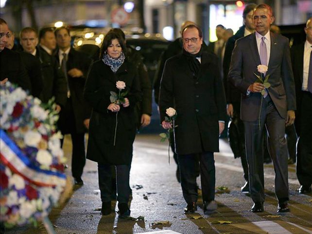 Obama fue a Le Bataclan a rendir tributo a las víctimas de la masacre de París
