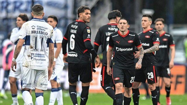 Independiente perdió con Gimnasia de La Plata y quedó último en su zona.