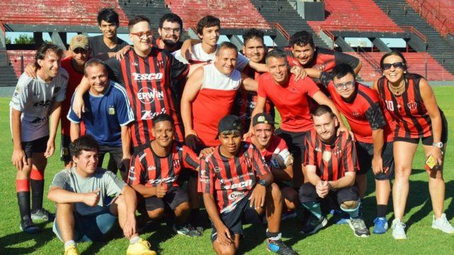 Javier Saviola estuvo en Patronato y jugó un picadito