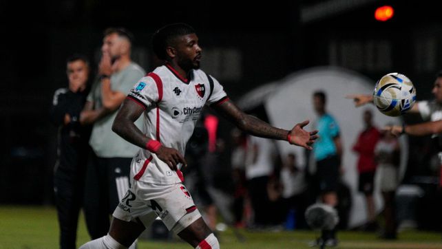 Jherson Mosquera se irá de Newells para jugar en Deportes Tolima de Colombia.&nbsp;