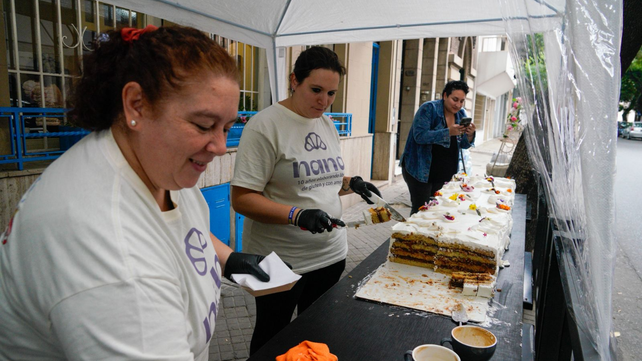 Torta gigante libre de gluten en el Día Internacional del Celíaco