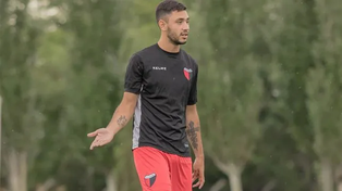 El delantero de Colón Tomás Sandoval negocia la extensión de su contrato.