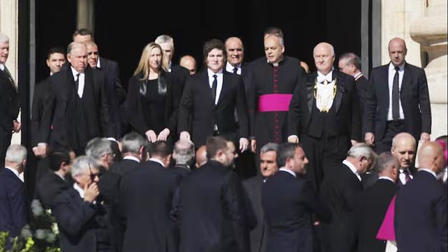 Javier Milei y la comitiva argentina despidieron al Papa Francisco