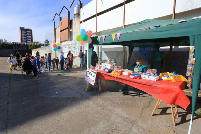 Trabajadores de la Clínica España hicieron un festival para sostener el reclamo