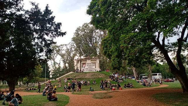 Color, alegría y clima de Mundial en la previa del show de La Renga, el más convocante de la historia