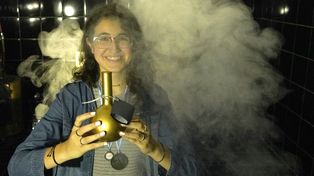 “Estudiar y aprender química me hace sentir no solo curiosidad, sino también que puedo comprender cada vez mas mi entorno”, dice Melany Algarbe.