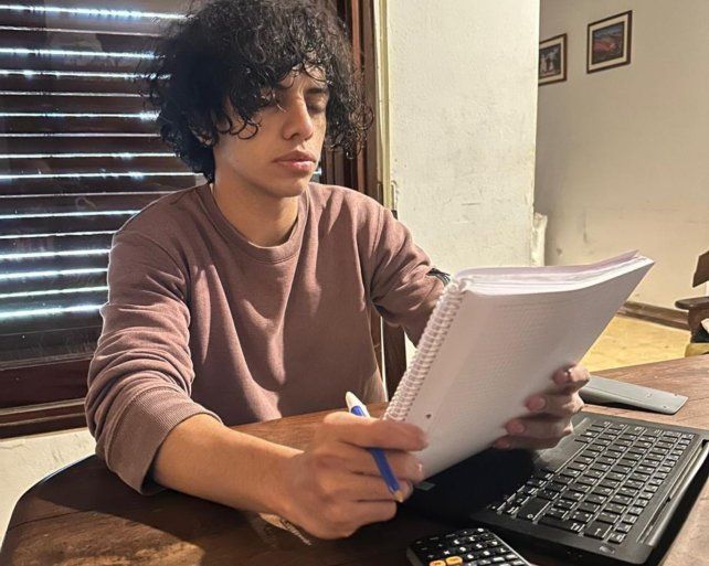 Santiago Trifiró estudia en la UNR y estará en el mundial de informática.