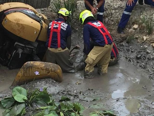 Quedó atrapado en el barro pero sobrevivió gracias al yoga