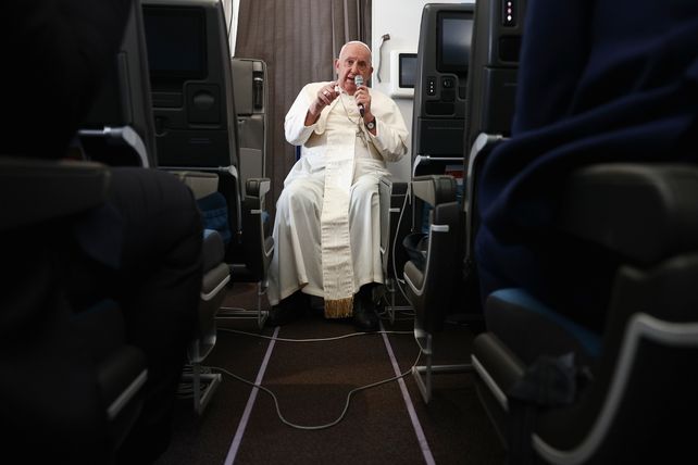 Francisco este viernes a bordo del avión y durante su diálogo con los periodistas.