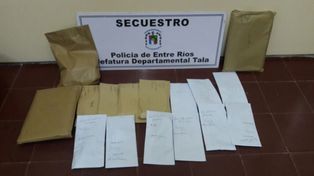 Para reconocimiento. Las joyas incautadas serán entregadas a la dueña del comercio.