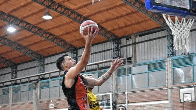 Colón hace su estreno ante Echagüe en la Liga Argentina