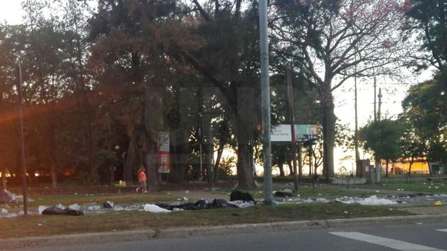 Lo que el viento no se llevó: así amaneció la Costanera tras la Fiesta de Guadalupe