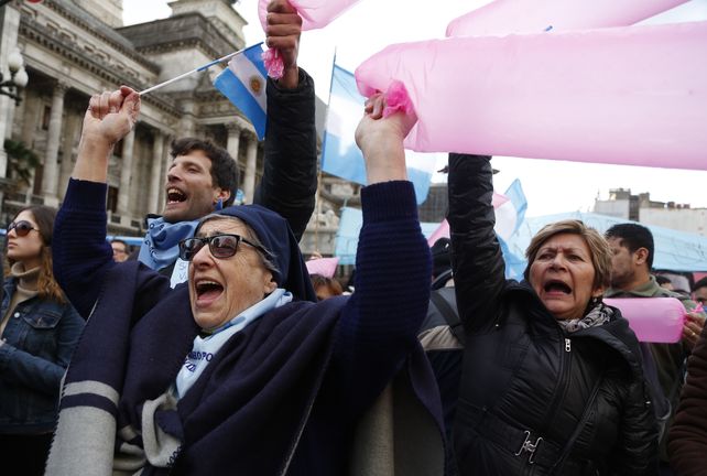 La ley de aborto legal obtuvo la media sanción de la Cámara de Diputados