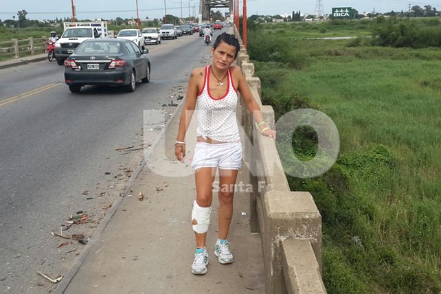 Una nena está grave y su madre herida, al caer del Puente Carretero