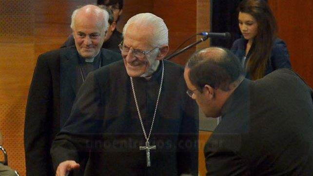 Defensa. Puiggari (detrás) justificó la actuación de Karlic. &nbsp;