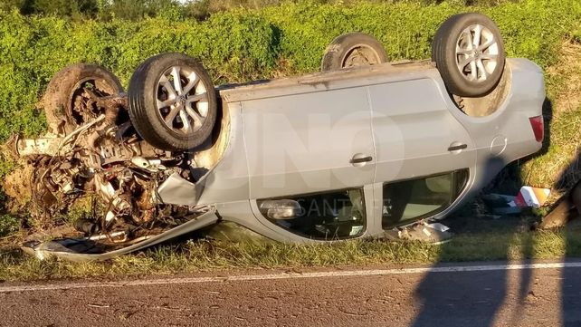 Rescataron con vida a un hombre que protagonizó un vuelco sobre la ruta 1