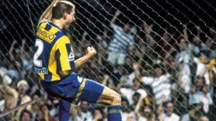 Petaco Carbonari celebra el 4 a 0 de Central, que llevó la serie a los penales.&nbsp;