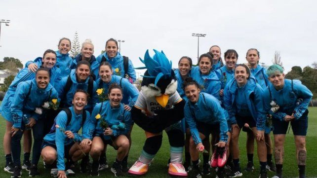 7Este lunes a las 3 de la madrugada la selección femenina de fútbol argentino jugará su debut en el Mundial de Nueva Zelanda ante Italia. La albiceleste conforma el grupo G y hay altas expectativas por ganar su primer partido