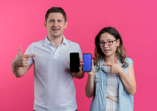 Comparación entre modelos de teléfonos económicos y de gama media