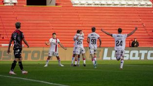 Se vio un Newells que no se guarda nada, donde se acoplaron rápido los refuerzos.