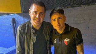 Riquelme elogió a Facundo Farías y lo comparó con Carlos Tevez por una virtud especial