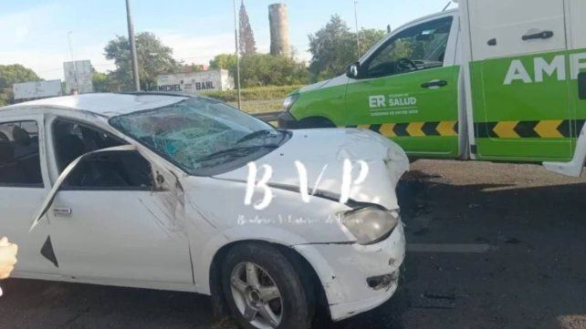 Paraná: joven resultó herido al volcar su auto en Circunvalación y Blas Parera