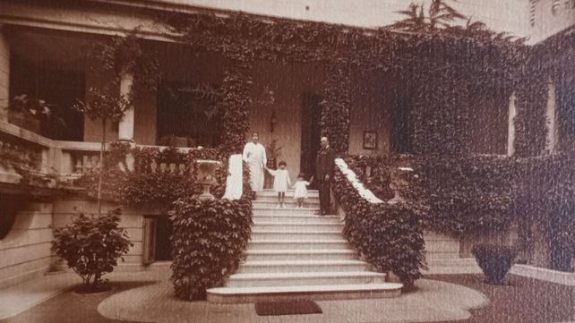 La casona de calle Laprida en su esplendor. Hércules Aghina y María Francisca del Rosario Cafferata