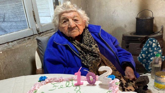 Los 102 años de Doña Queta se festejaron en Los Conquistadores