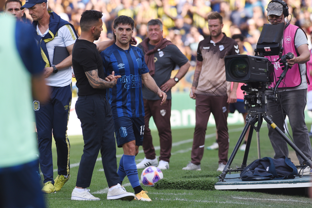 Junto a Tevez. Ignacio Malcorra no puede terminar los partidos por problemas musculares y no jugará con Defensa.