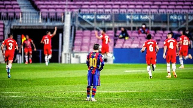 Un gol de Messi no alcanzó y Barcelona no pudo ser líder
